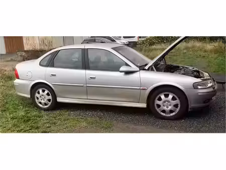 Opel Vectra 2.2 147