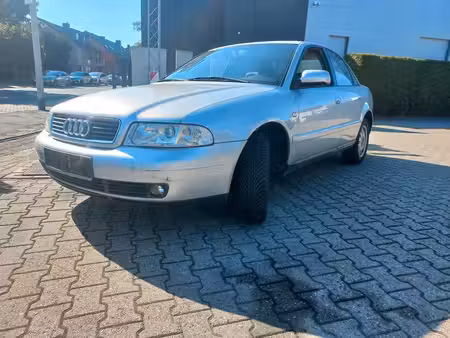 Audi A4 1.6 101