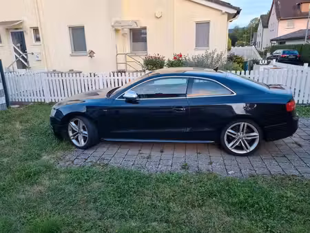 Audi A5 S5 V8 4.2 FSI 354 quattro