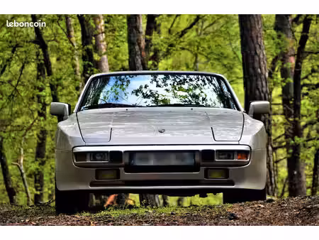Porsche 944 