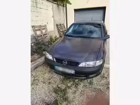 Opel Vectra 1.6 100