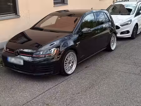 Volkswagen Golf GTI 2.0 TSI 230 Performance