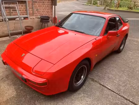 Porsche 944 