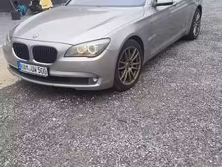 BMW Série 7 750i V8 4.4 407