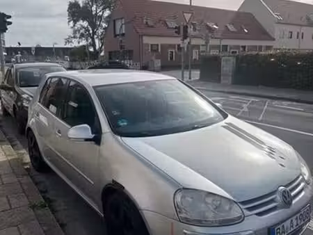 Volkswagen Golf 1.6 FSI 102