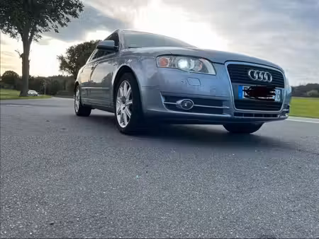Audi A4 V6 3.2 FSI 256