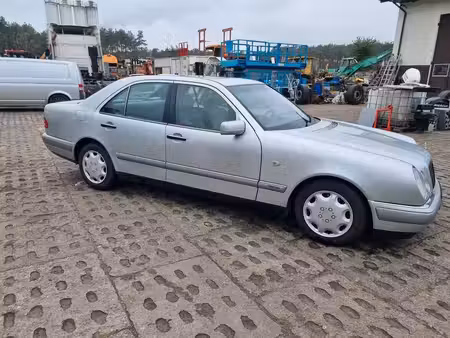 Mercedes-Benz Classe E E 290 2.0 129