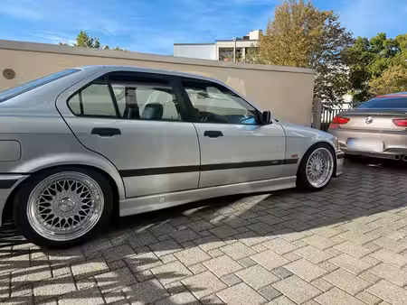 BMW Série 3 318i 1.9 118