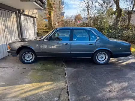 BMW Série 7 735i