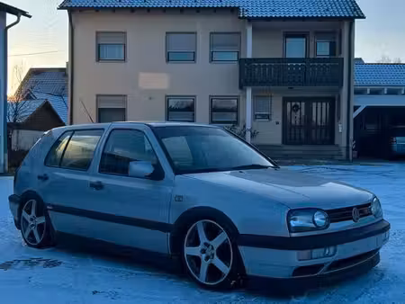 Volkswagen Golf GTI 2.0 115