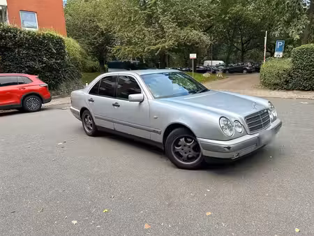 Mercedes-Benz Classe E E 220 95