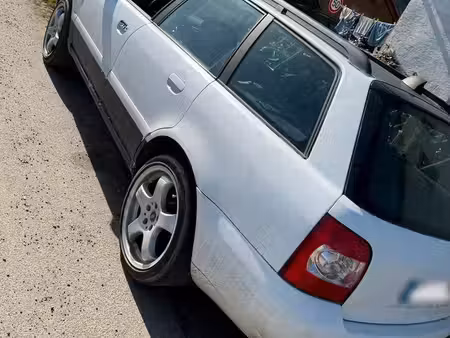 Audi A4 1.8 125