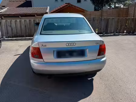 Audi A4 1.6 101