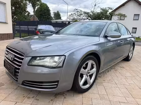 Audi A8 quattro
