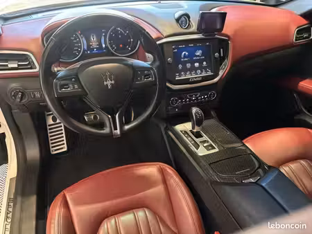 Maserati Ghibli V6 3.0 275