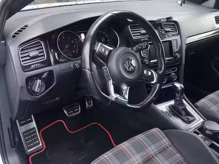 Volkswagen Golf GTI 2.0 TSI 220
