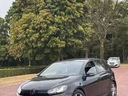 Volkswagen Golf GTI 2.0 TSI 210