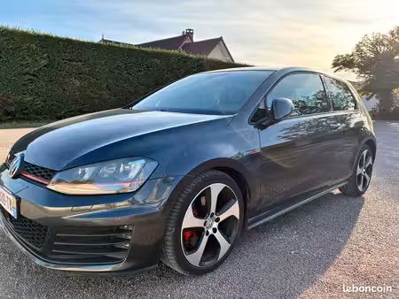 Volkswagen Golf GTI 2.0 TSI 220
