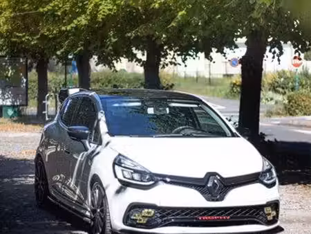 Renault Clio RS Trophy 1.6 T 220
