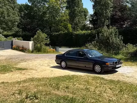 BMW Série 7 735i 3.5 236