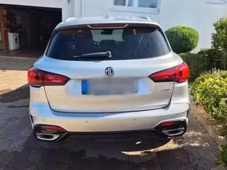 MG HS 