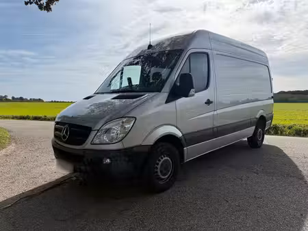 Mercedes-Benz Sprinter 319 V6 3.0 190