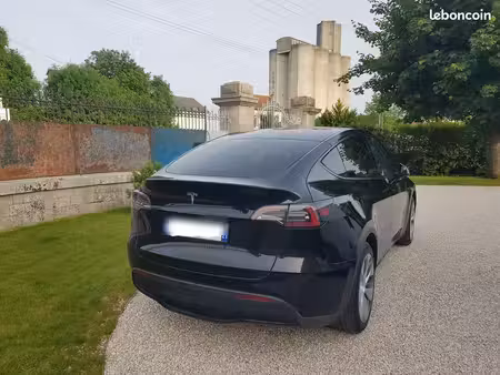 Tesla Model Y Grande Autonomie 275