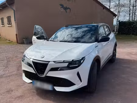 Alfa Romeo Junior Ibrida 1.2 136