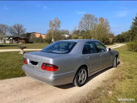 Mercedes-Benz Classe E E 320