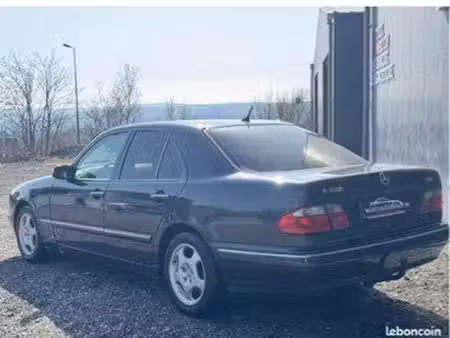 Mercedes-Benz Classe E E 320