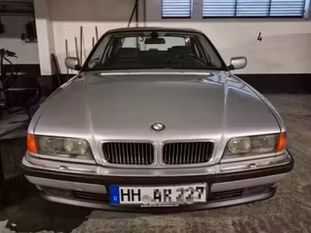 BMW Série 7 750i V8 5.4 326