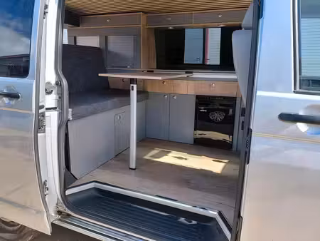 Volkswagen Transporter T5 2.0 TDI 140