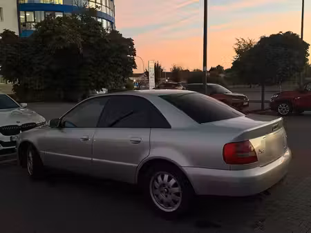 Audi A4 1.6 100