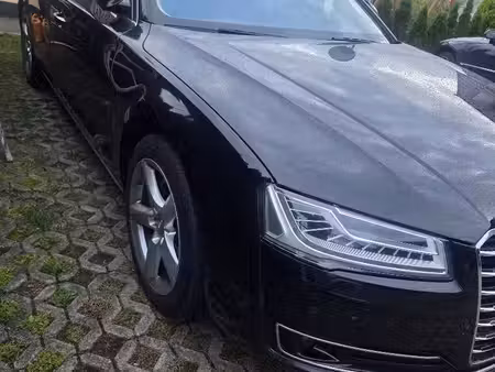 Audi A8 quattro