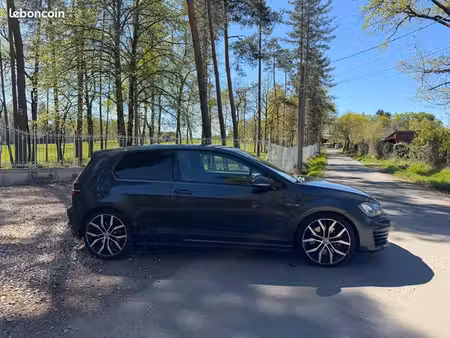 Volkswagen Golf GTI 2.0 TSI 230 Performance