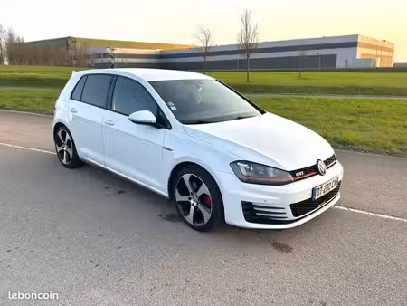 Volkswagen Golf GTI 2.0 TSI 220