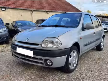 Renault Clio 75