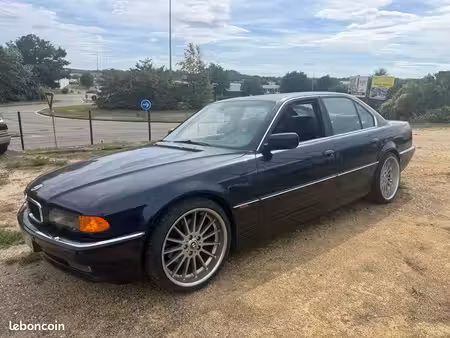 BMW Série 7 740i 4.4 286