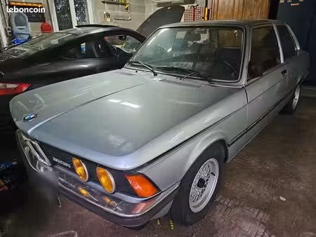 BMW Série 3 323i