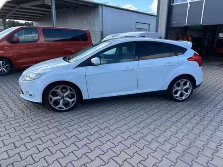 Ford Focus 1.6 182 Titanium
