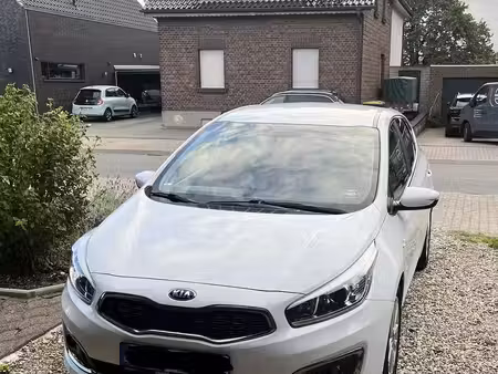 Kia Ceed 1.6 GDi 135 Dream Team Edition