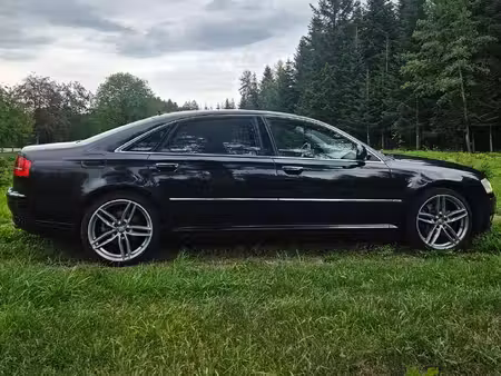 Audi A8 V8 4.2 FSI 350 quattro