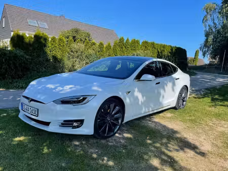 Tesla Model S 75d 332