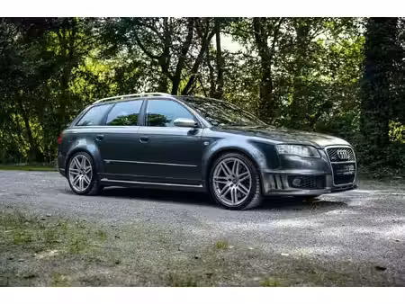 Audi A4 RS4 V8 4.2 FSI 420 quattro