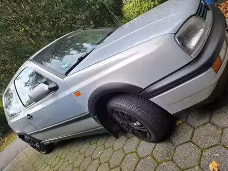Volkswagen Golf 1.8 75