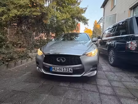 Infiniti Q30 2.0 211