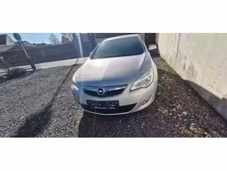 Opel Astra 1.2 95