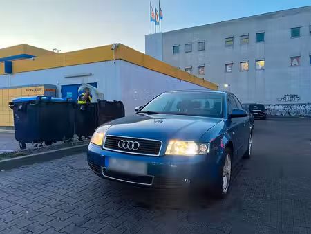 Audi A4 V6 3.0 220 S line