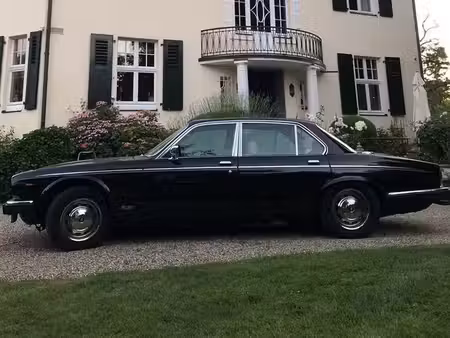 Daimler Double Six 