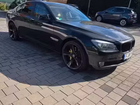 BMW Série 7 750i V8 4.4 407